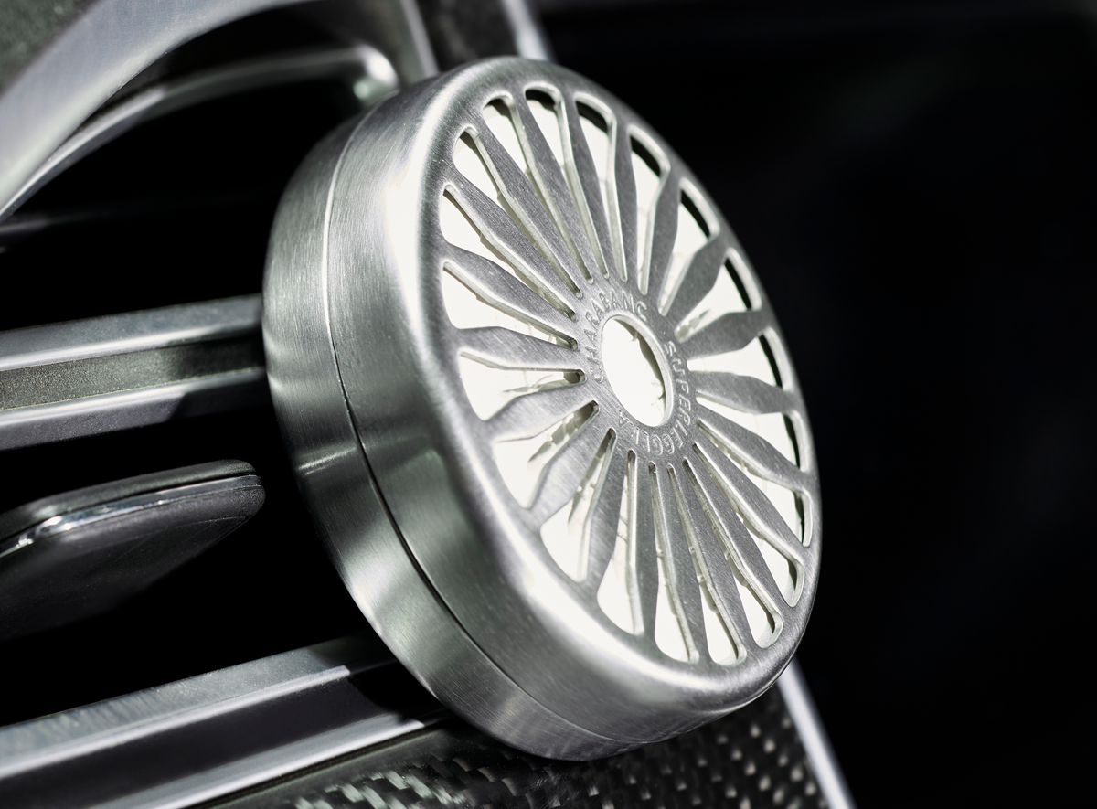 SUPERLEGGERA 汽车出风口扩散器，附带 THE GOLDEN ROAD TO SAMARQAND 汽车香氛 - SUPERLEGGERA 汽车出风口扩散器Charabanc